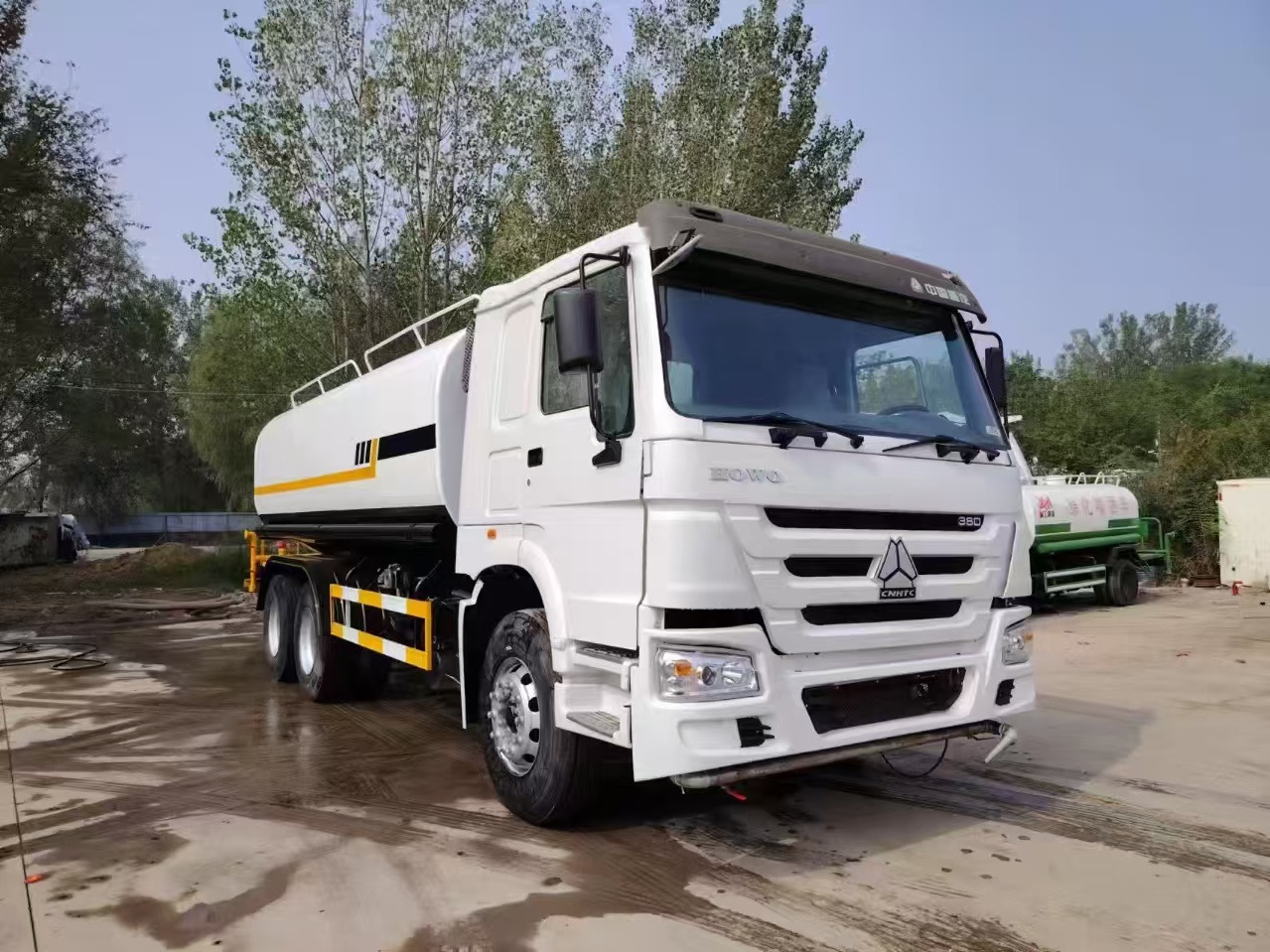 SINOTRUK HOWO sprinkler - Xe bồn: hình 1 SINOTRUK HOWO sprinkler - Xe bồn: hình 1