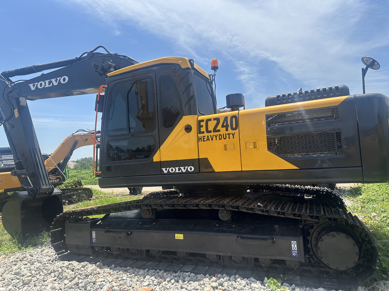 VOLVO EC240 - Máy xúc bánh xích: hình 1 VOLVO EC240 - Máy xúc bánh xích: hình 1