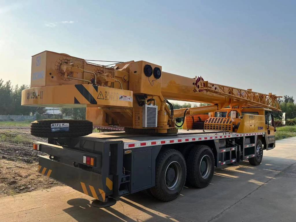 XCMG QY25K-II - Cẩu bánh lốp: hình 4 XCMG QY25K-II - Cẩu bánh lốp: hình 4