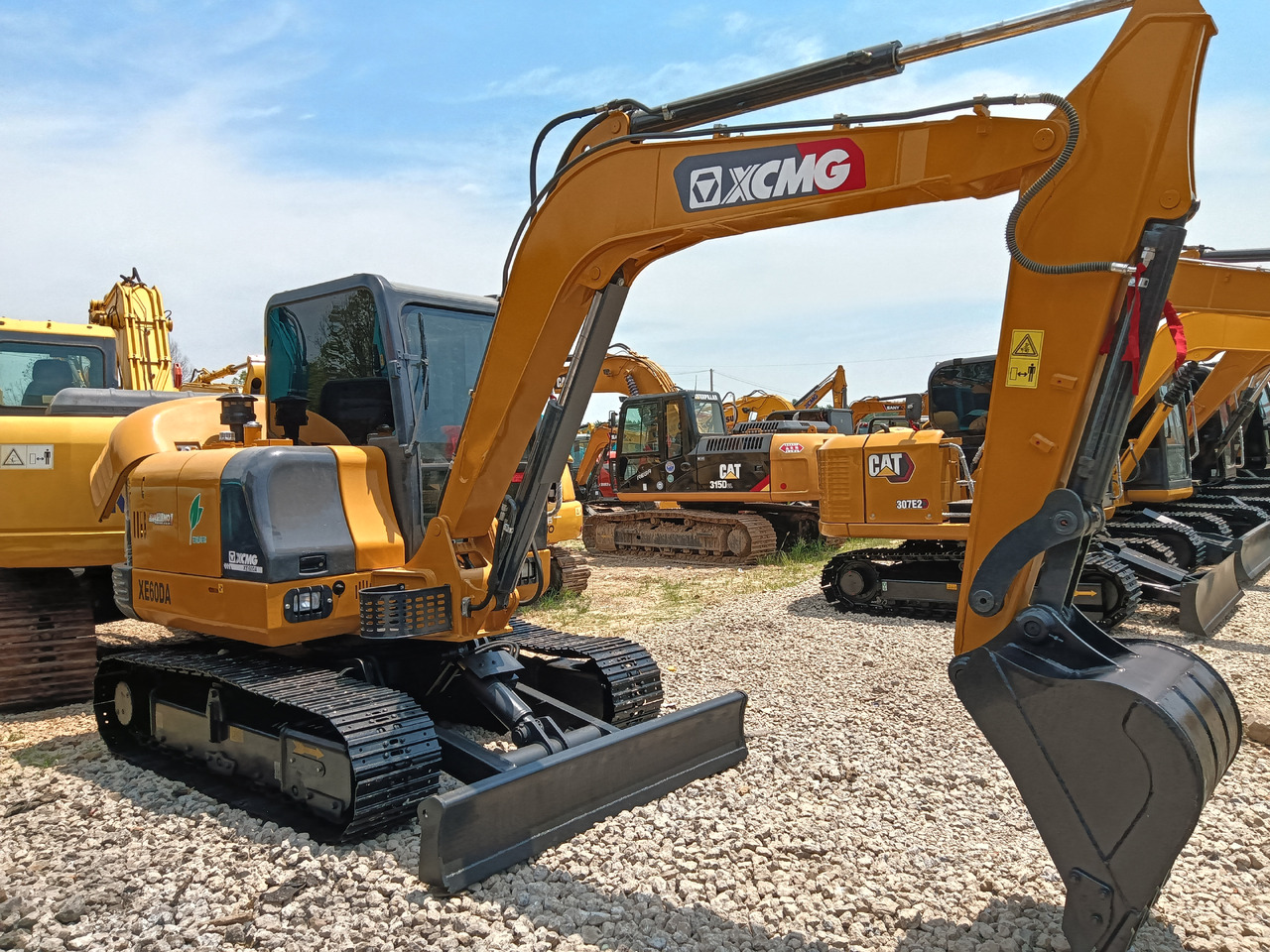 XCMG XE60DA - Máy xúc mini: hình 2 XCMG XE60DA - Máy xúc mini: hình 2