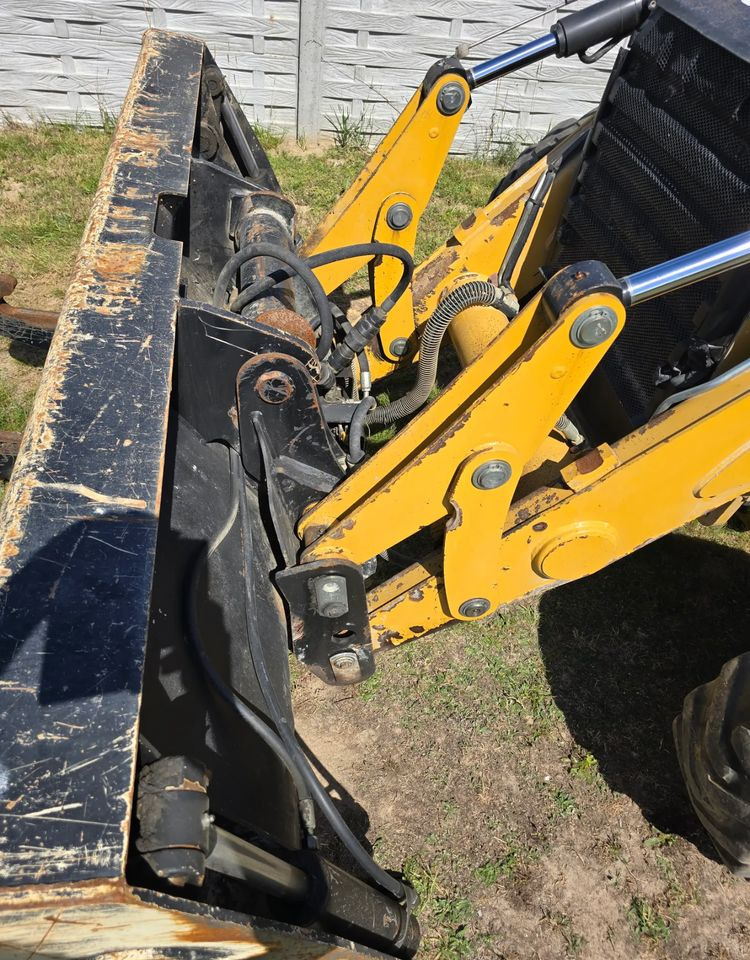 Máy xúc trước múc sau Caterpillar: hình 8