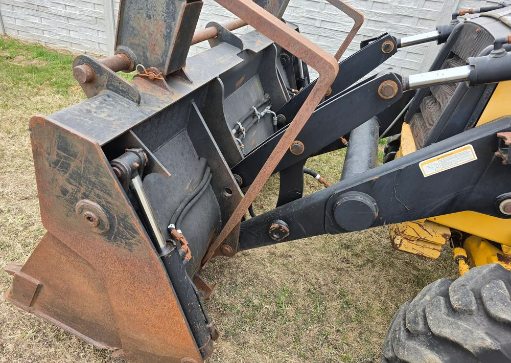 Caterpillar - Máy xúc trước múc sau: hình 5 Caterpillar - Máy xúc trước múc sau: hình 5