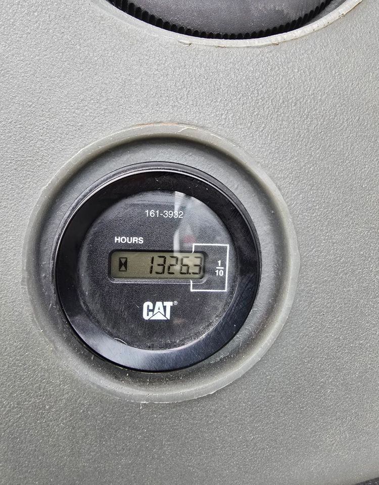 Caterpillar - Máy xúc trước múc sau: hình 3 Caterpillar - Máy xúc trước múc sau: hình 3