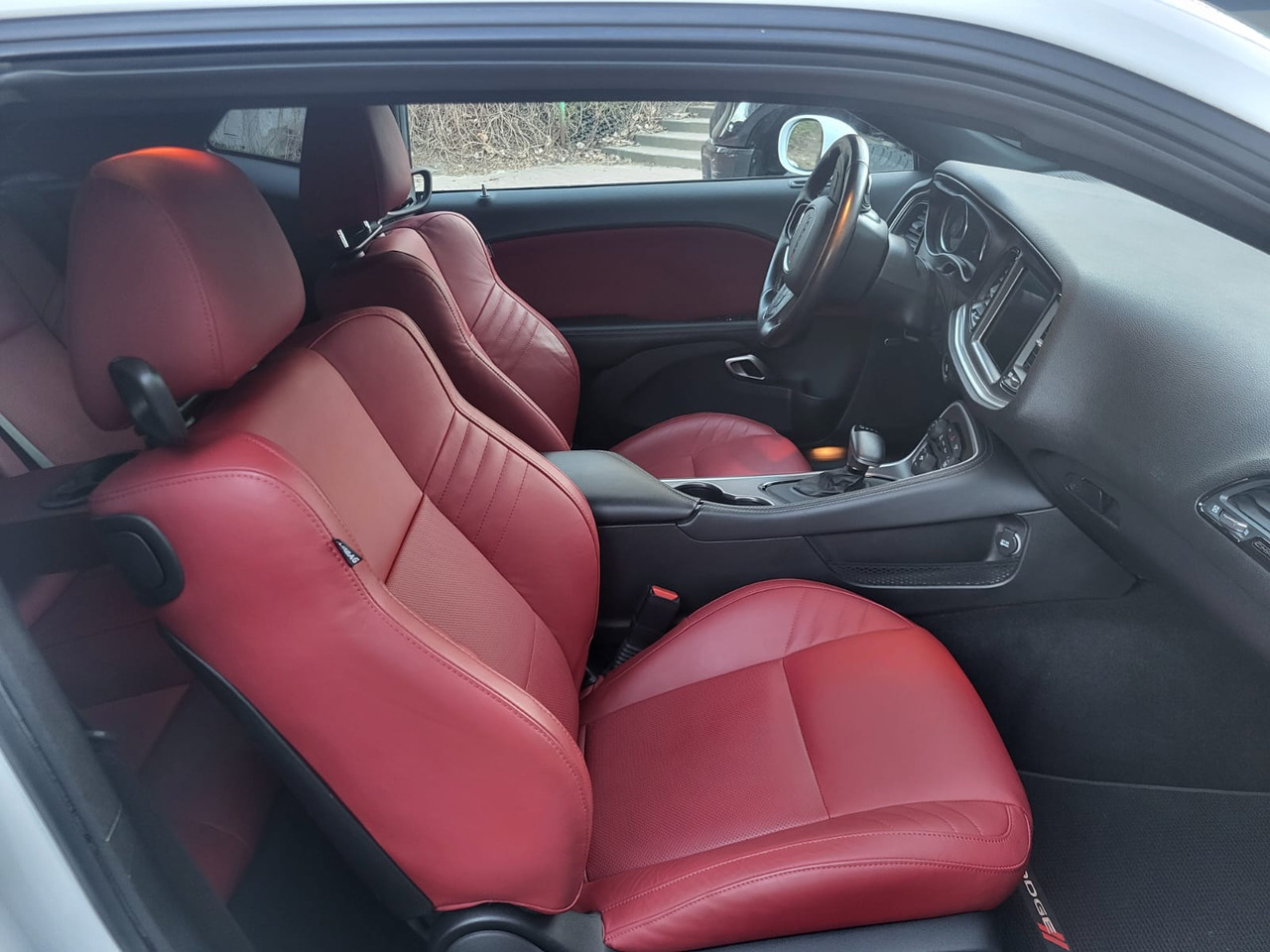 Xe coupe Dodge Challenger: hình 18