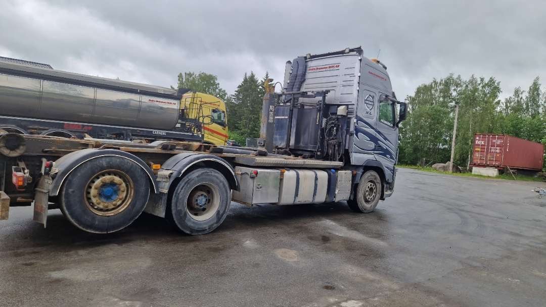 Volvo FH6X2-Krokbil med hydraulisk brøyteutstyr - Xe tải nâng móc: hình 3 Volvo FH6X2-Krokbil med hydraulisk brøyteutstyr - Xe tải nâng móc: hình 3