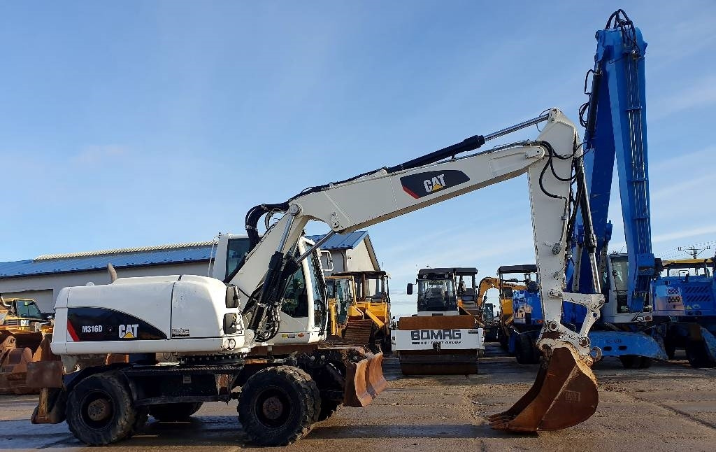 CAT M 316 D - Máy xúc bánh lốp: hình 4 CAT M 316 D - Máy xúc bánh lốp: hình 4