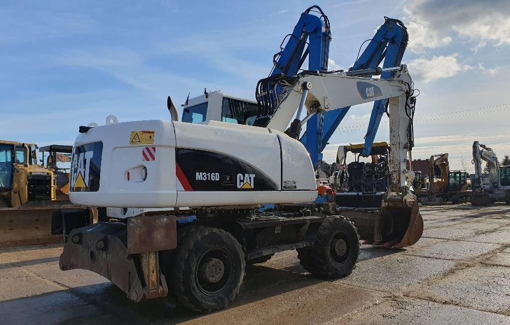 CAT M 316 D - Máy xúc bánh lốp: hình 5 CAT M 316 D - Máy xúc bánh lốp: hình 5