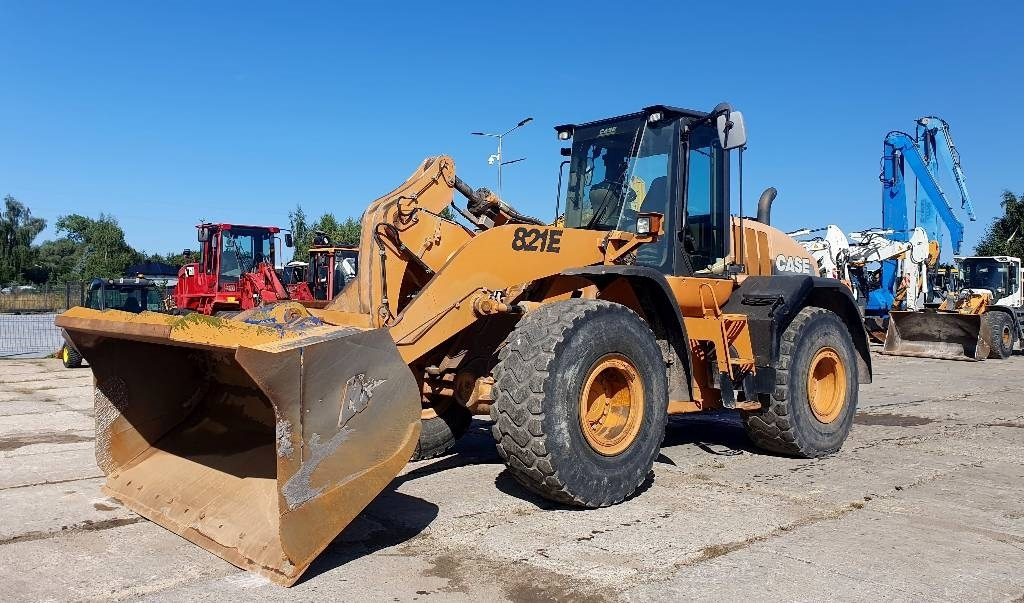 Case 821 E - Máy xúc lật bánh lốp: hình 1 Case 821 E - Máy xúc lật bánh lốp: hình 1