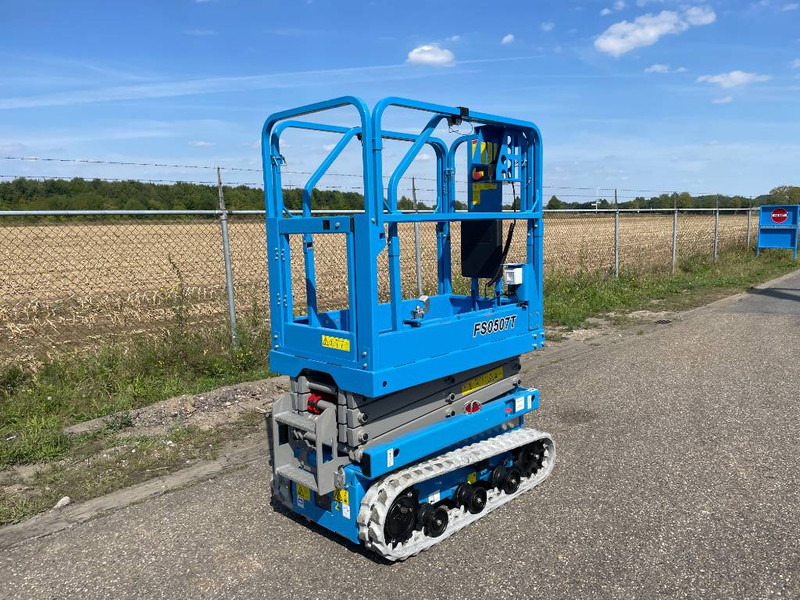 Fronteq FS0507T Tracked Scissor Lift | 2025 - Máy nâng người hình kéo: hình 5 Fronteq FS0507T Tracked Scissor Lift | 2025 - Máy nâng người hình kéo: hình 5