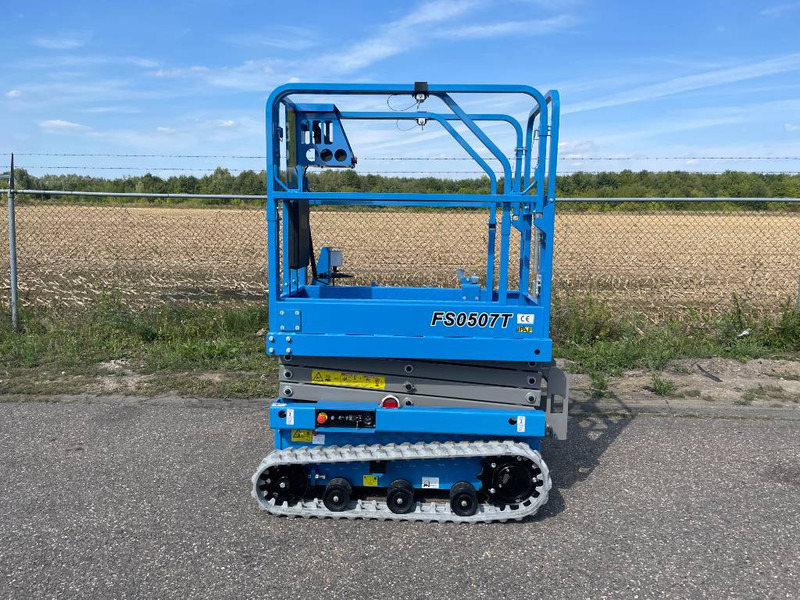 Fronteq FS0507T Tracked Scissor Lift - Máy nâng người hình kéo: hình 1 Fronteq FS0507T Tracked Scissor Lift - Máy nâng người hình kéo: hình 1