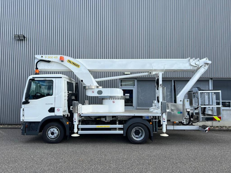 Palfinger P 300 KS | 2023 - Nền bục trên không gắn trên xe tải: hình 1 Palfinger P 300 KS | 2023 - Nền bục trên không gắn trên xe tải: hình 1