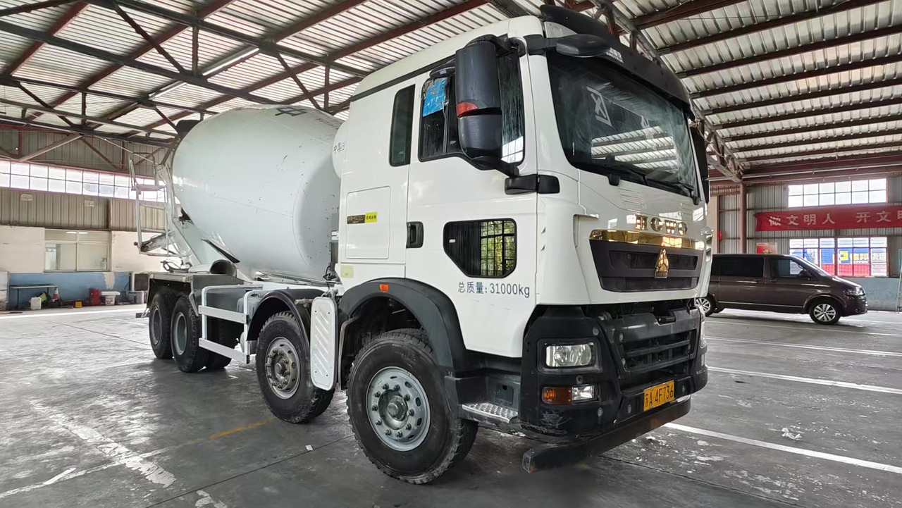 HOWO - Xe trộn bê tông: hình 2 HOWO - Xe trộn bê tông: hình 2