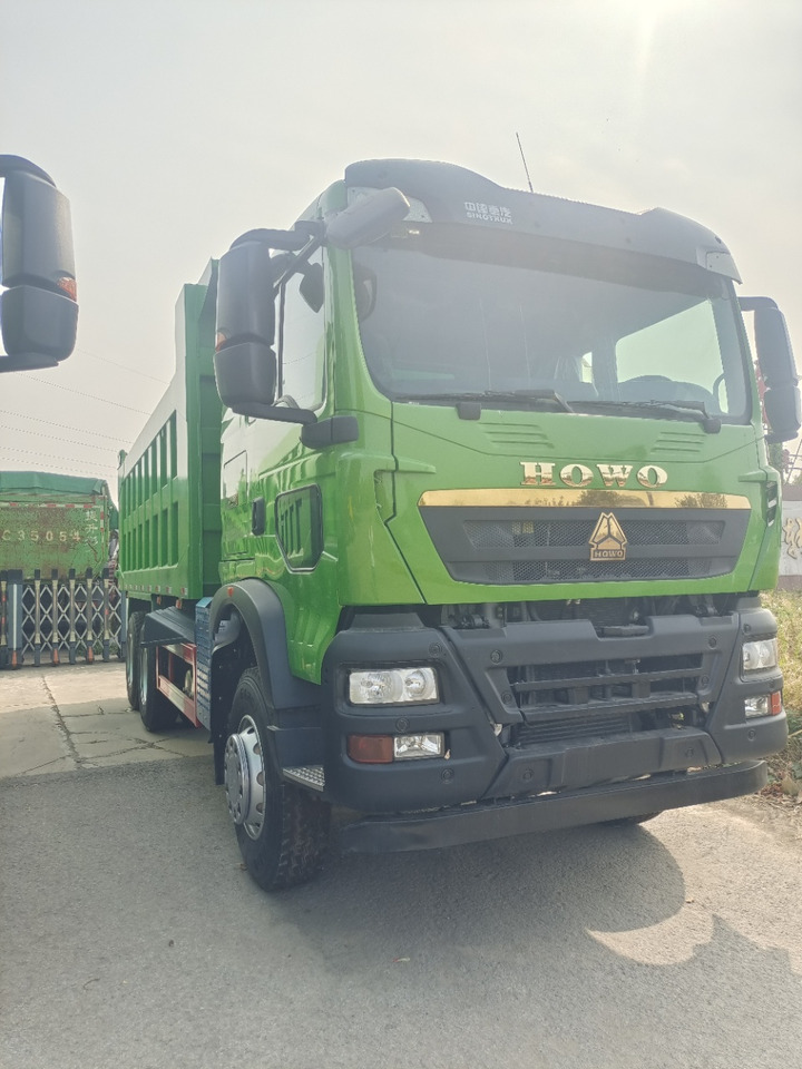 SINOTRUCK HOWO - Xe ben: hình 1 SINOTRUCK HOWO - Xe ben: hình 1