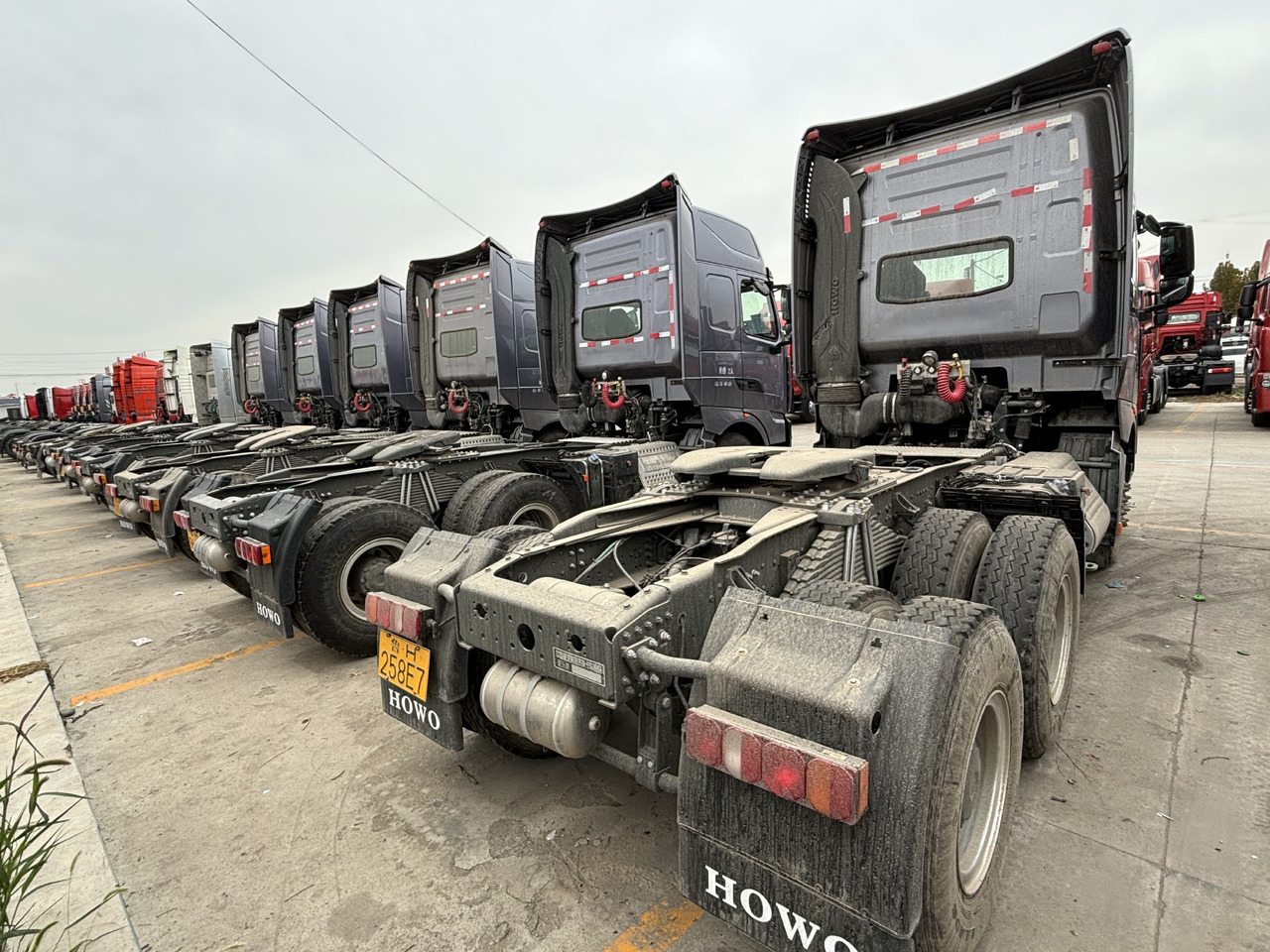 HOWO TRACTOR - Xe đầu kéo: hình 4 HOWO TRACTOR - Xe đầu kéo: hình 4