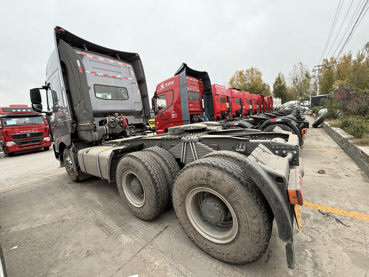 HOWO TRACTOR - Xe đầu kéo: hình 3 HOWO TRACTOR - Xe đầu kéo: hình 3