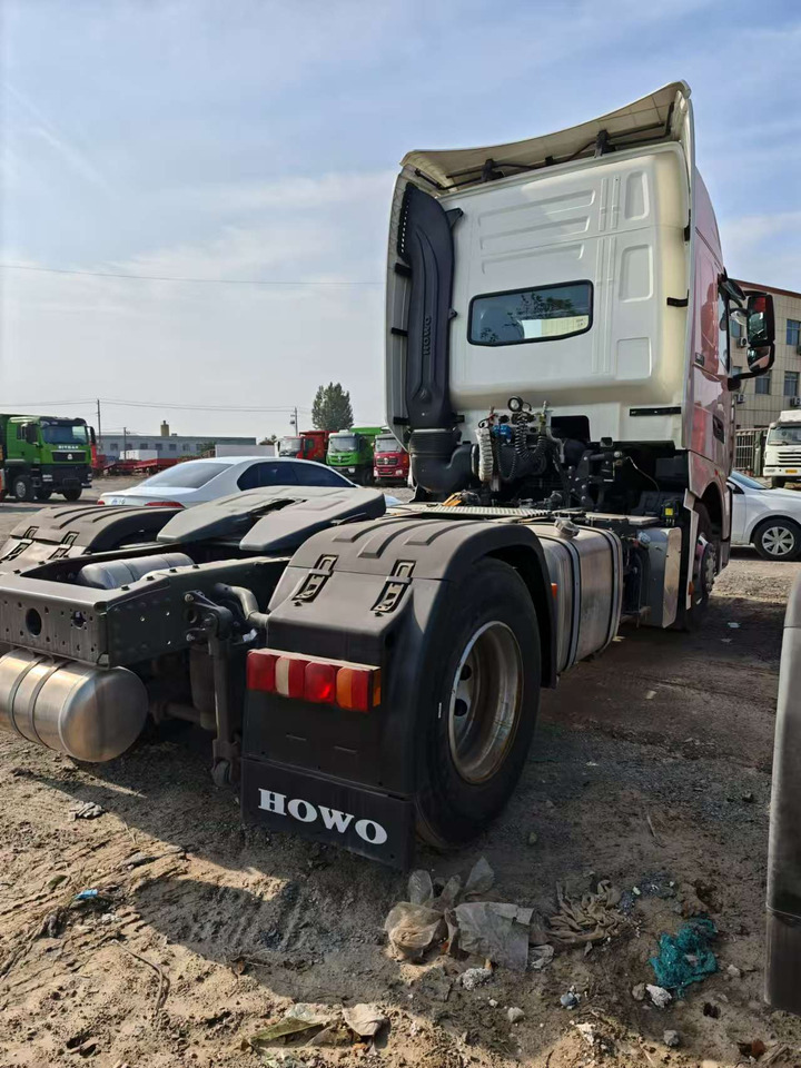 HOWO Tractor - Xe đầu kéo: hình 4 HOWO Tractor - Xe đầu kéo: hình 4