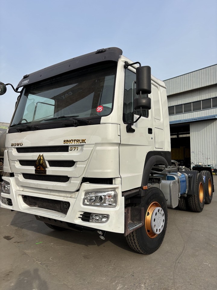 HOWO - Xe đầu kéo: hình 1 HOWO - Xe đầu kéo: hình 1