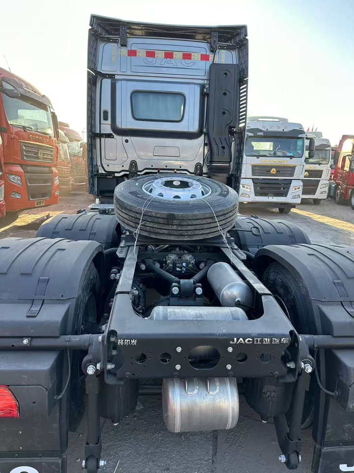 JAC K7 - Xe đầu kéo: hình 5 JAC K7 - Xe đầu kéo: hình 5