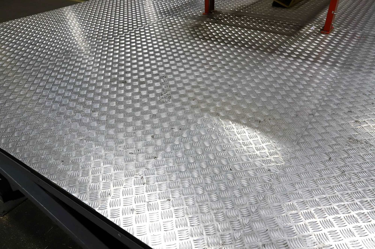 Järeää lastauslaituria / koroketta / lattiaa – 60 m2 – 2021. LGS6018, Vantaa - Máy móc khác: hình 4 Järeää lastauslaituria / koroketta / lattiaa – 60 m2 – 2021. LGS6018, Vantaa - Máy móc khác: hình 4