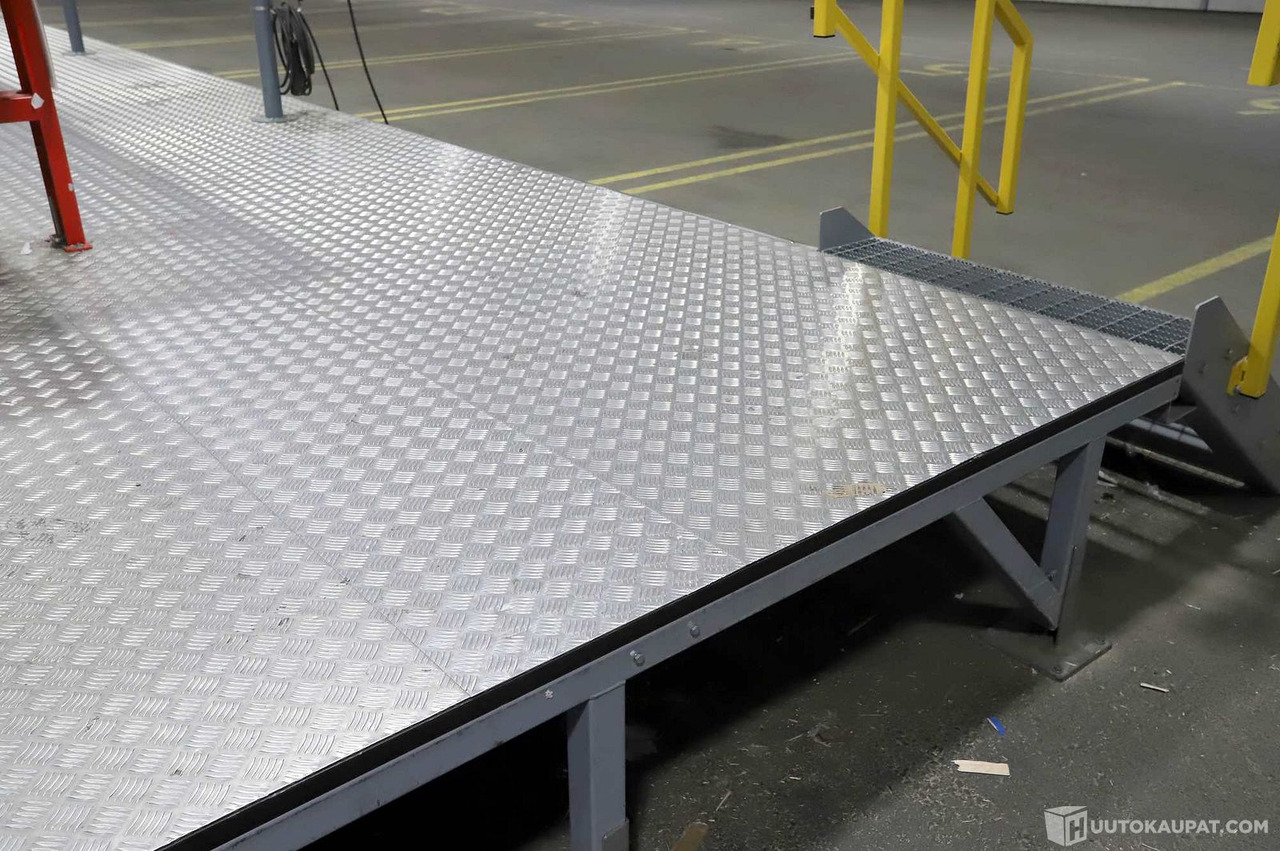 Järeää lastauslaituria / koroketta / lattiaa – 60 m2 – 2021. LGS6018, Vantaa - Máy móc khác: hình 1 Järeää lastauslaituria / koroketta / lattiaa – 60 m2 – 2021. LGS6018, Vantaa - Máy móc khác: hình 1