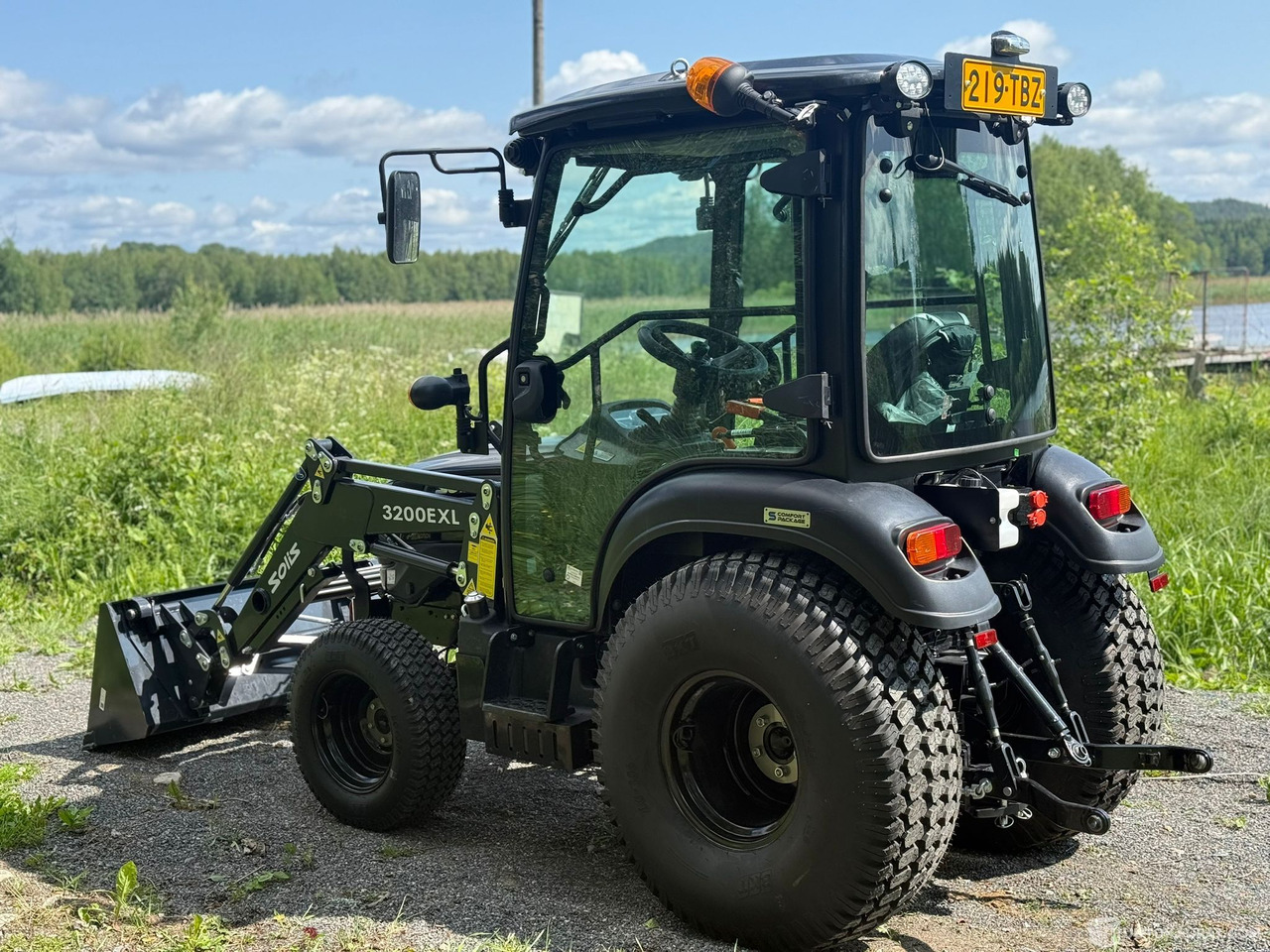Solis 26 HST ohjaamolla ja etukuormaajalla, 2024, alvillinen, lähes ajamaton, Jyväskylä - Máy móc nông nghiệp: hình 3 Solis 26 HST ohjaamolla ja etukuormaajalla, 2024, alvillinen, lähes ajamaton, Jyväskylä - Máy móc nông nghiệp: hình 3