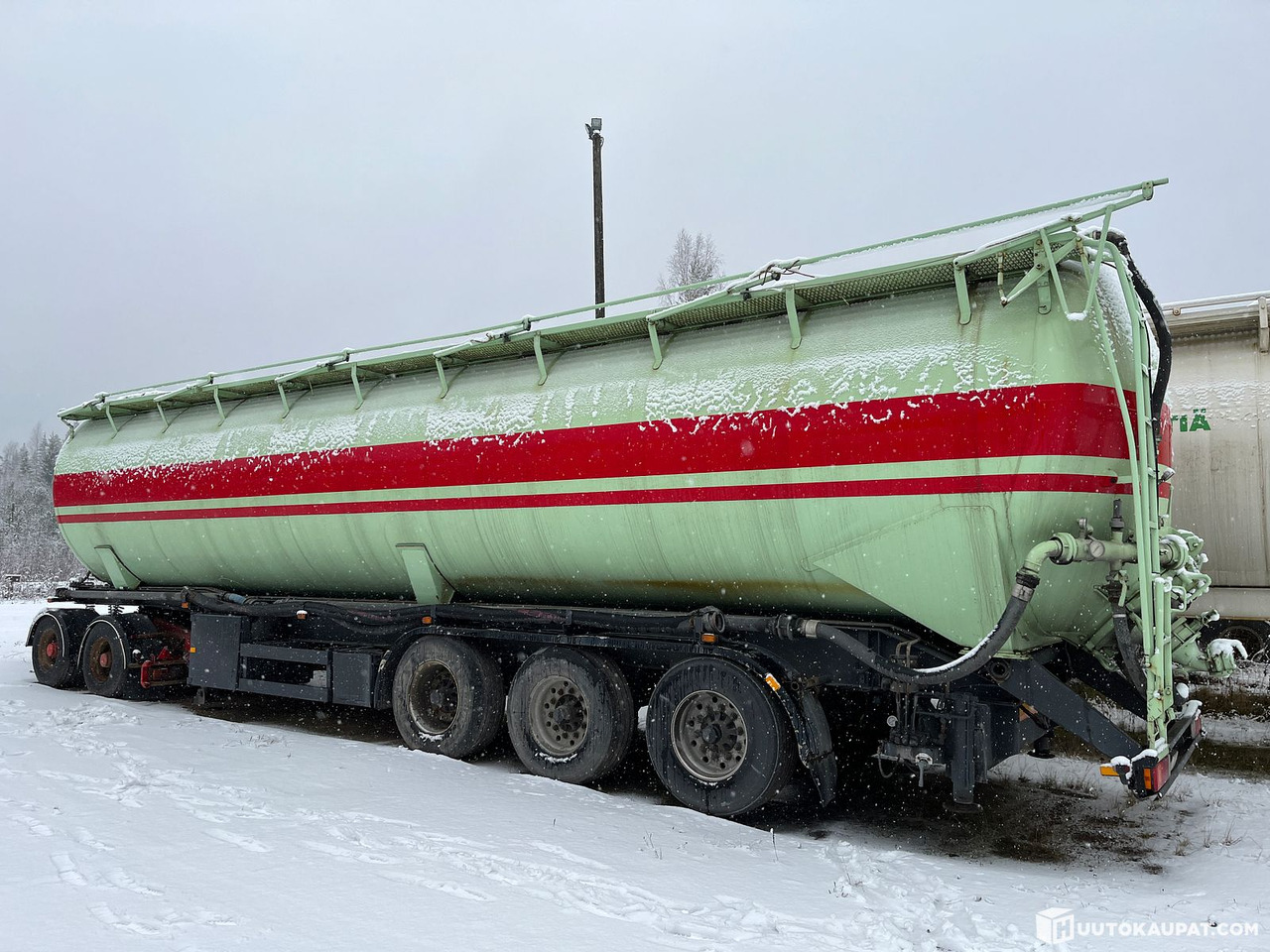Tilting bulk tank semi-trailer with dolly, Jämsä - Sơ mi rơ moóc bồn, Rơ moóc dolly: hình 1 Tilting bulk tank semi-trailer with dolly, Jämsä - Sơ mi rơ moóc bồn, Rơ moóc dolly: hình 1