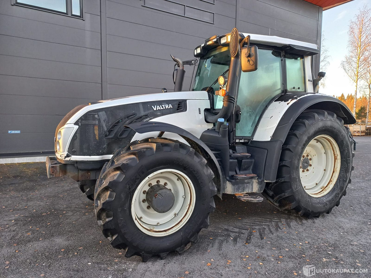 Valtra T213 VERSU, 2013, 11 100 h, MTK25, Joensuu - Máy cày: hình 1 Valtra T213 VERSU, 2013, 11 100 h, MTK25, Joensuu - Máy cày: hình 1