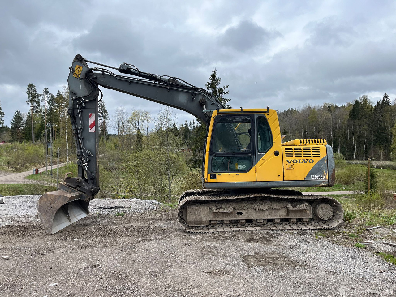 Volvo EC140B, kaivinkone, lähes uudet telat, 2002, Vihti - Máy xúc bánh xích: hình 1 Volvo EC140B, kaivinkone, lähes uudet telat, 2002, Vihti - Máy xúc bánh xích: hình 1