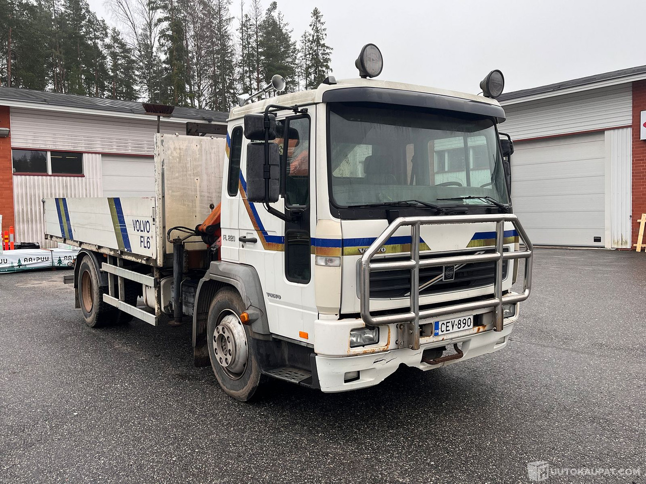 Volvo FL612-FL6H-42R/400, kuorma-auto nosturilla, 2001, Rusko - Xe tải thùng lửng/ Phẳng, Xe cẩu tự hành: hình 3 Volvo FL612-FL6H-42R/400, kuorma-auto nosturilla, 2001, Rusko - Xe tải thùng lửng/ Phẳng, Xe cẩu tự hành: hình 3