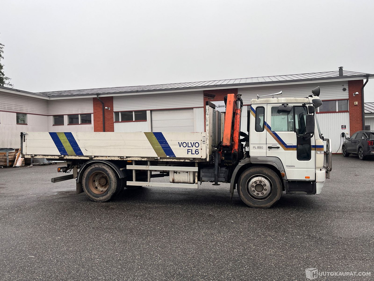 Volvo FL612-FL6H-42R/400, kuorma-auto nosturilla, 2001, Rusko - Xe tải thùng lửng/ Phẳng, Xe cẩu tự hành: hình 4 Volvo FL612-FL6H-42R/400, kuorma-auto nosturilla, 2001, Rusko - Xe tải thùng lửng/ Phẳng, Xe cẩu tự hành: hình 4