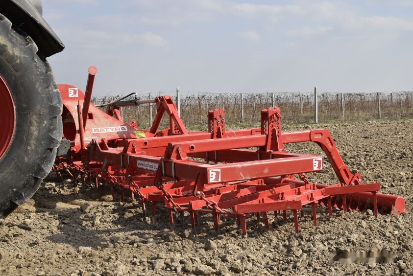 New Batyra, Brunner - brona polowa składana hydraulicznie 4,0m - Bừa răng xoắn: hình 4 New Batyra, Brunner - brona polowa składana hydraulicznie 4,0m - Bừa răng xoắn: hình 4
