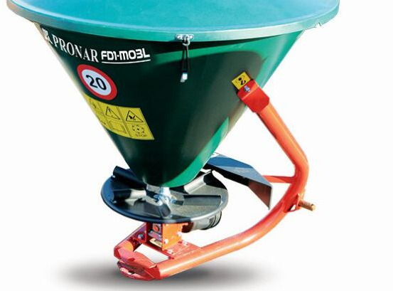 Pronar FD1-M03 - Máy rải phân bón: hình 1 Pronar FD1-M03 - Máy rải phân bón: hình 1