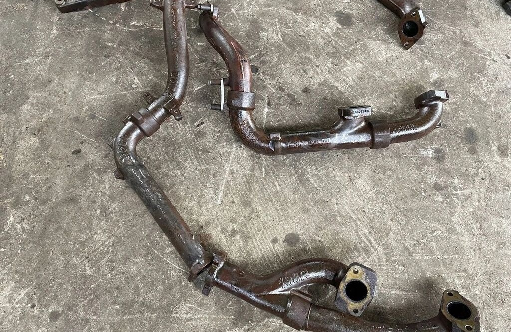 Scania R 730 V8 1906965 Scania R 730 V8 1906965 truck - Cổ góp xả cho Xe tải: hình 3 Scania R 730 V8 1906965 Scania R 730 V8 1906965 truck - Cổ góp xả cho Xe tải: hình 3