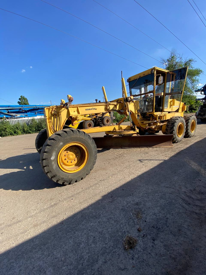KOMATSU GD661А-1 - Máy san: hình 1 KOMATSU GD661А-1 - Máy san: hình 1