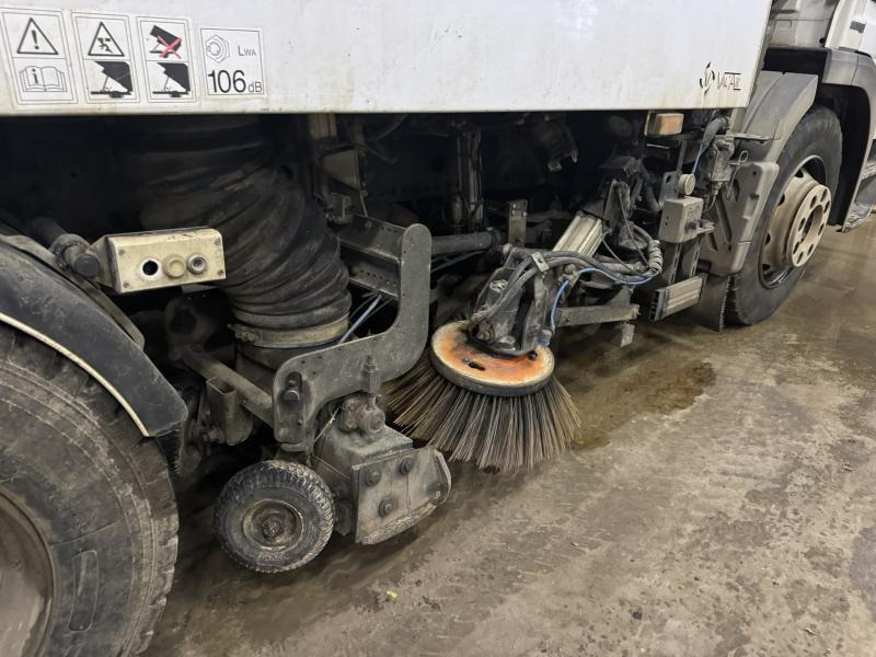 Mercedes Atego 1524 - Xe quét đường: hình 5 Mercedes Atego 1524 - Xe quét đường: hình 5