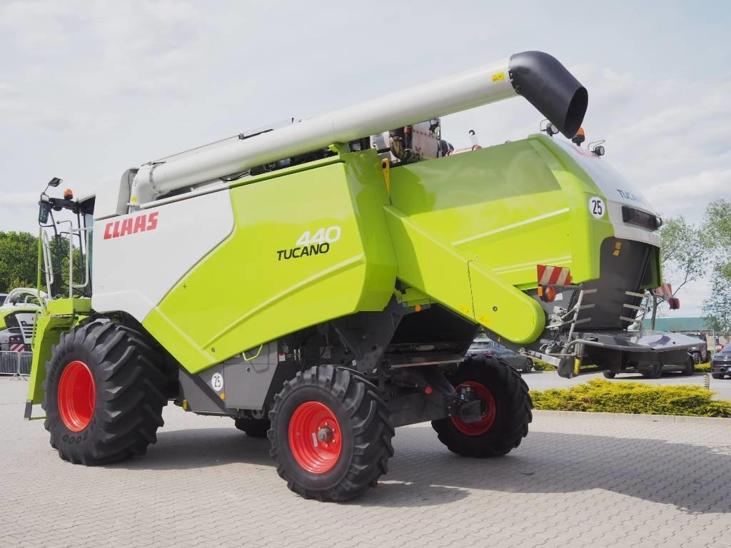 Claas Tucano 440 + V620 - Máy gặt đập: hình 2 Claas Tucano 440 + V620 - Máy gặt đập: hình 2