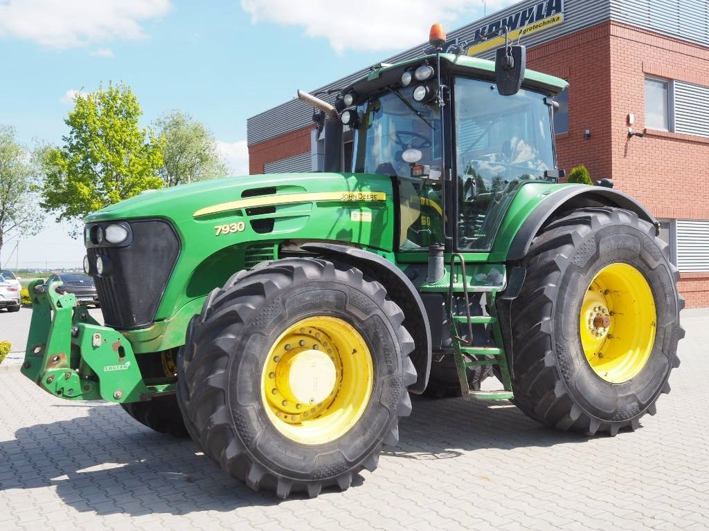 John Deere 7930 - Máy cày: hình 1 John Deere 7930 - Máy cày: hình 1