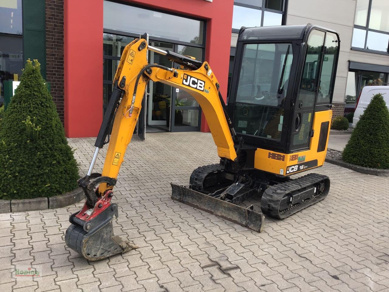 JCB 16C-1 - Máy xúc mini: hình 2 JCB 16C-1 - Máy xúc mini: hình 2