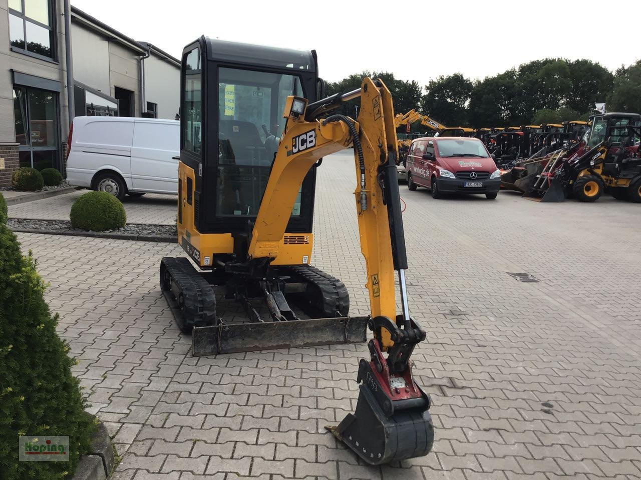 JCB 16C-1 - Máy xúc mini: hình 3 JCB 16C-1 - Máy xúc mini: hình 3