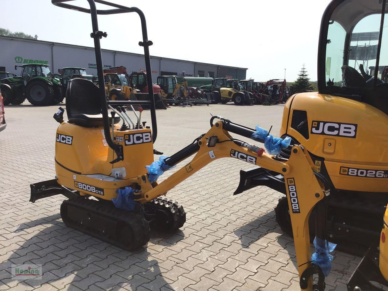 JCB 8008 CTS - Máy xúc mini: hình 1 JCB 8008 CTS - Máy xúc mini: hình 1