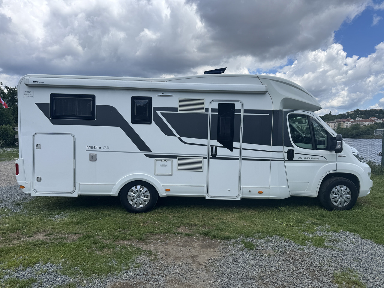 ADRIA Matrix 670 SL - Xe cắm trại bán tích hợp: hình 4 ADRIA Matrix 670 SL - Xe cắm trại bán tích hợp: hình 4