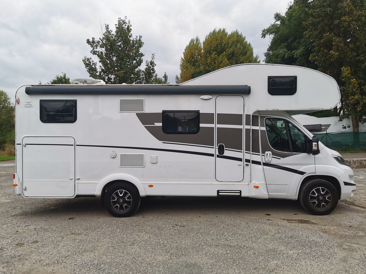 SUNLIGHT A 70 - Xe cắm trại alkoven: hình 2 SUNLIGHT A 70 - Xe cắm trại alkoven: hình 2