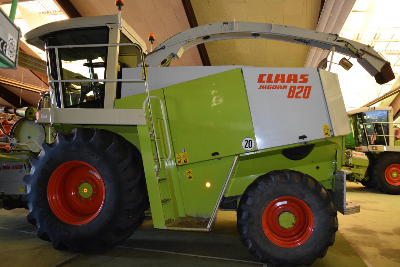 CLAAS Jaguar 820 - Máy gặt đập thức ăn gia súc: hình 2 CLAAS Jaguar 820 - Máy gặt đập thức ăn gia súc: hình 2