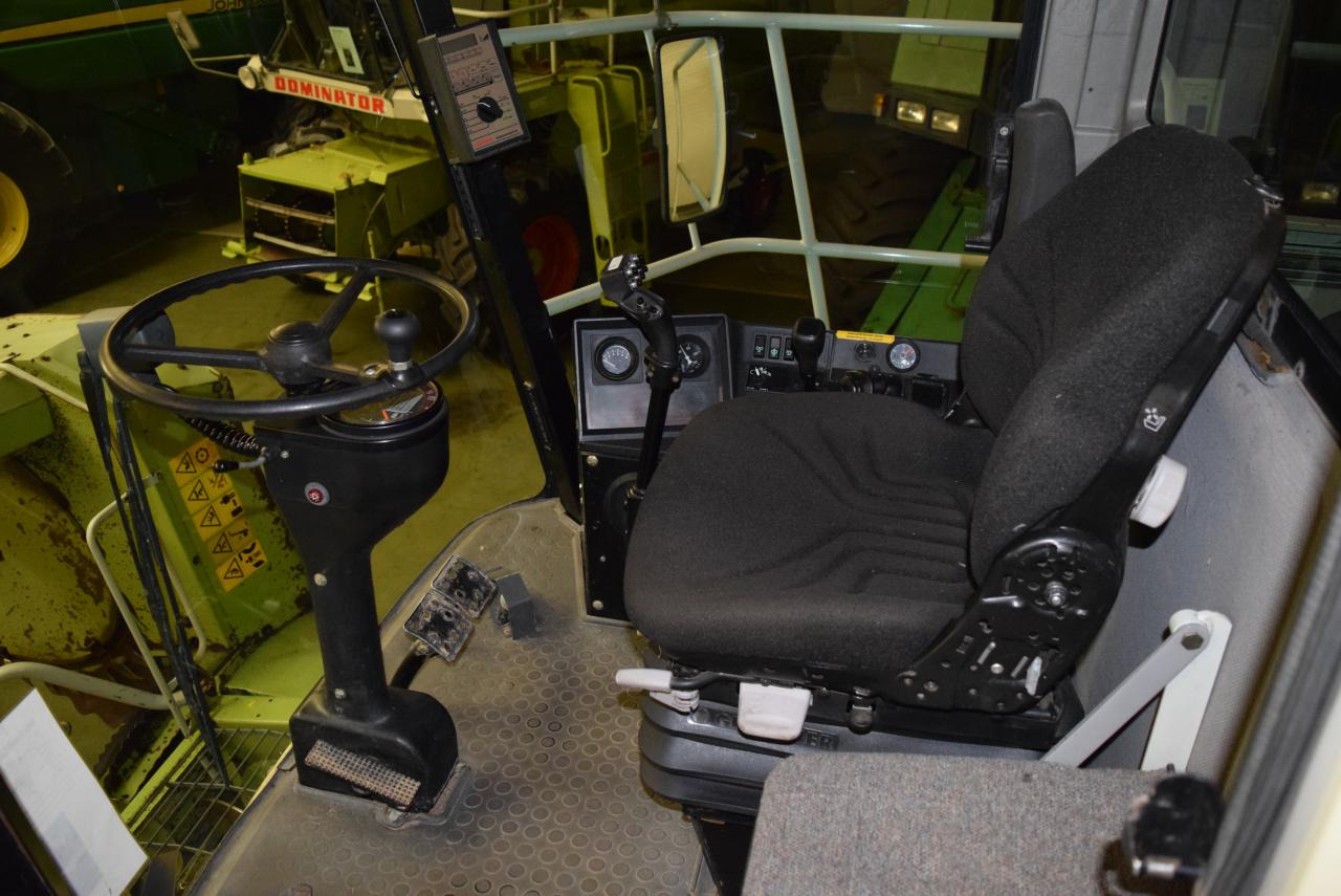 CLAAS Jaguar 820 - Máy gặt đập thức ăn gia súc: hình 4 CLAAS Jaguar 820 - Máy gặt đập thức ăn gia súc: hình 4