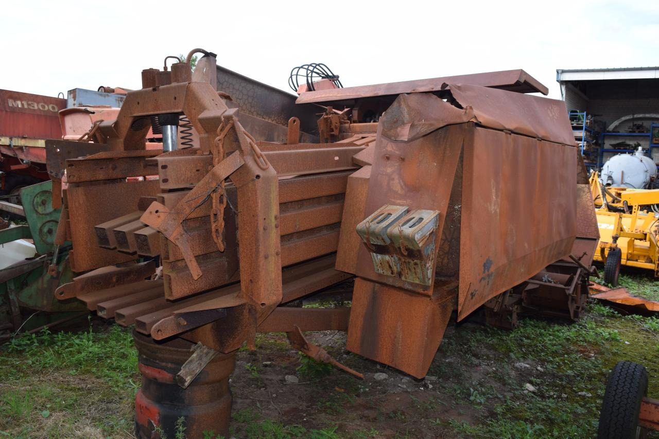 CLAAS Quadrant 1100 *zur Teilevertwertung* - Máy đóng kiện vuông: hình 3 CLAAS Quadrant 1100 *zur Teilevertwertung* - Máy đóng kiện vuông: hình 3