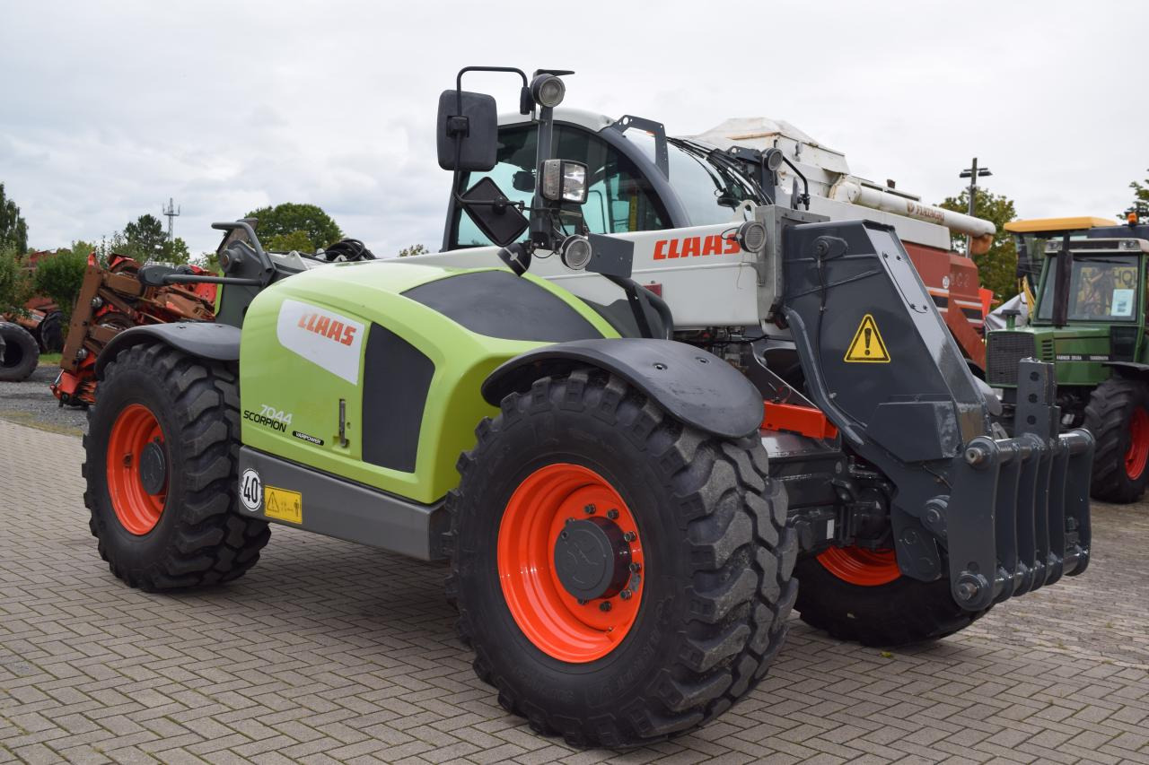 CLAAS SCORPION 7044 - Xe nhấc hình viễn vọng kính: hình 1 CLAAS SCORPION 7044 - Xe nhấc hình viễn vọng kính: hình 1
