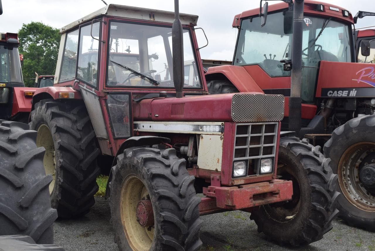 Case-IH 844 A/S - Máy cày: hình 1 Case-IH 844 A/S - Máy cày: hình 1