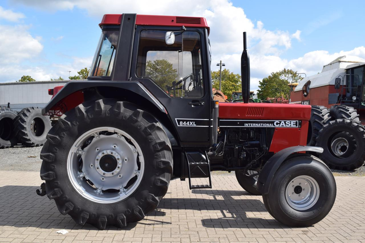 Case-IH 844 XL - Máy cày: hình 1 Case-IH 844 XL - Máy cày: hình 1