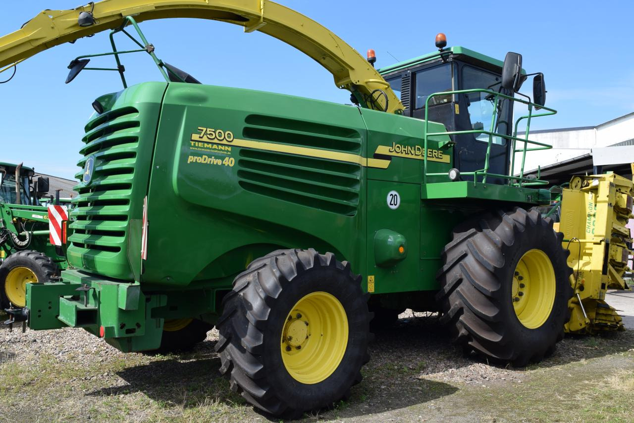 John Deere 7400 - Máy gặt đập thức ăn gia súc: hình 4 John Deere 7400 - Máy gặt đập thức ăn gia súc: hình 4