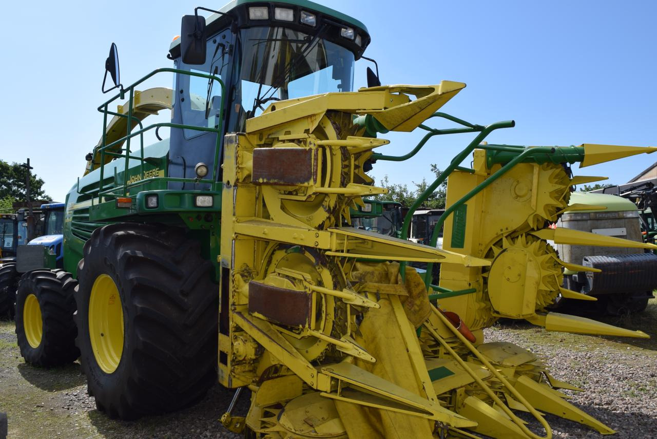 John Deere 7400 - Máy gặt đập thức ăn gia súc: hình 1 John Deere 7400 - Máy gặt đập thức ăn gia súc: hình 1